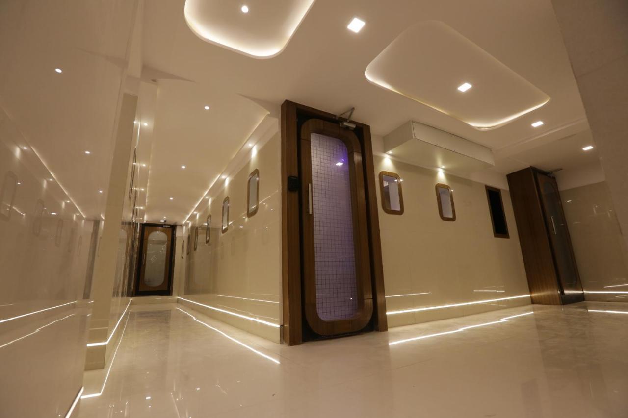 Qubestay Airport Capsule Hotel & Hostel Mumbai Exterior photo