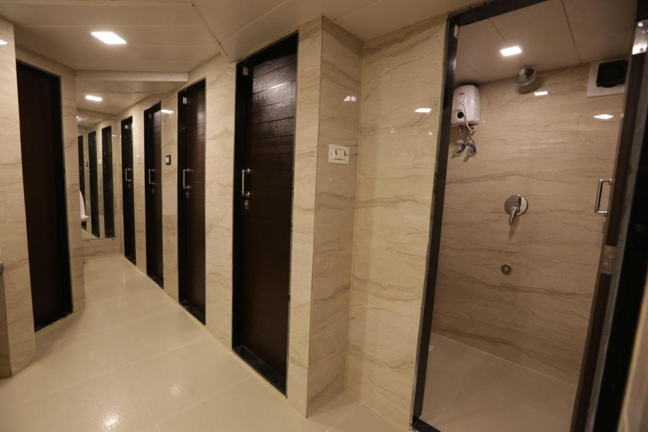 Qubestay Airport Capsule Hotel & Hostel Mumbai Exterior photo