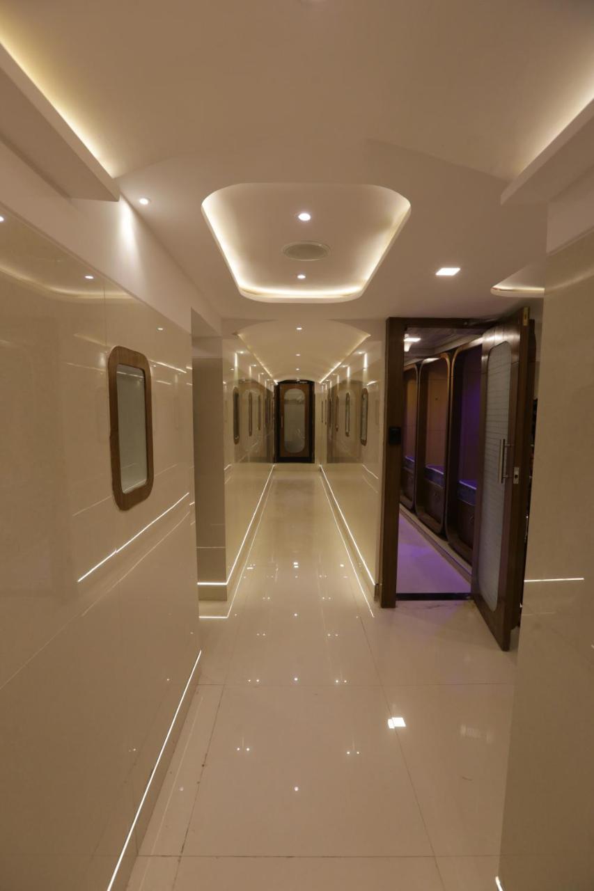 Qubestay Airport Capsule Hotel & Hostel Mumbai Exterior photo