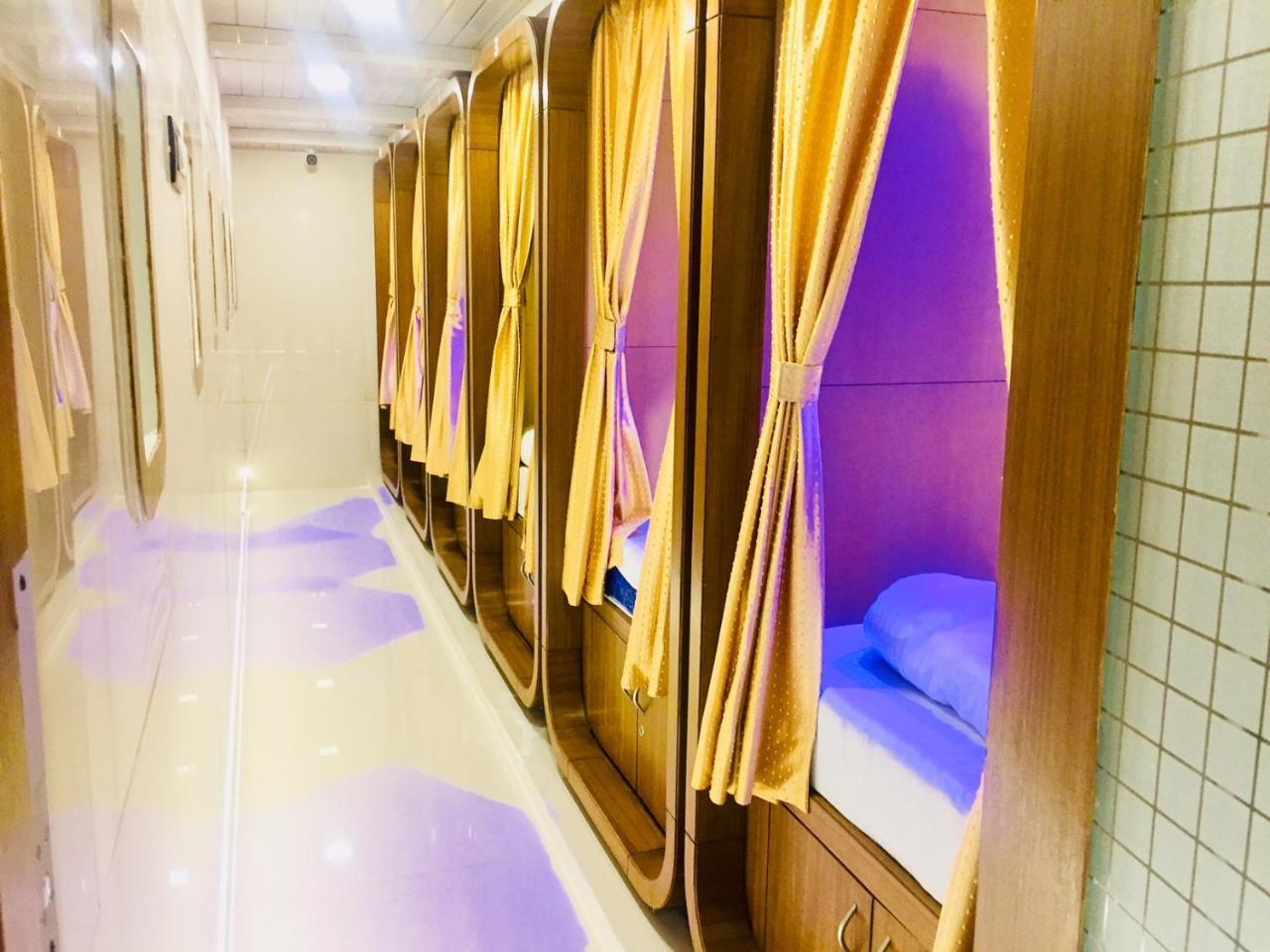 Qubestay Airport Capsule Hotel & Hostel Mumbai Exterior photo